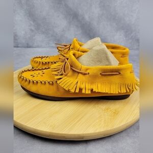 Hiawatha Bastien Industries Handmade Moccasin‎ Women's Loafer Size 6